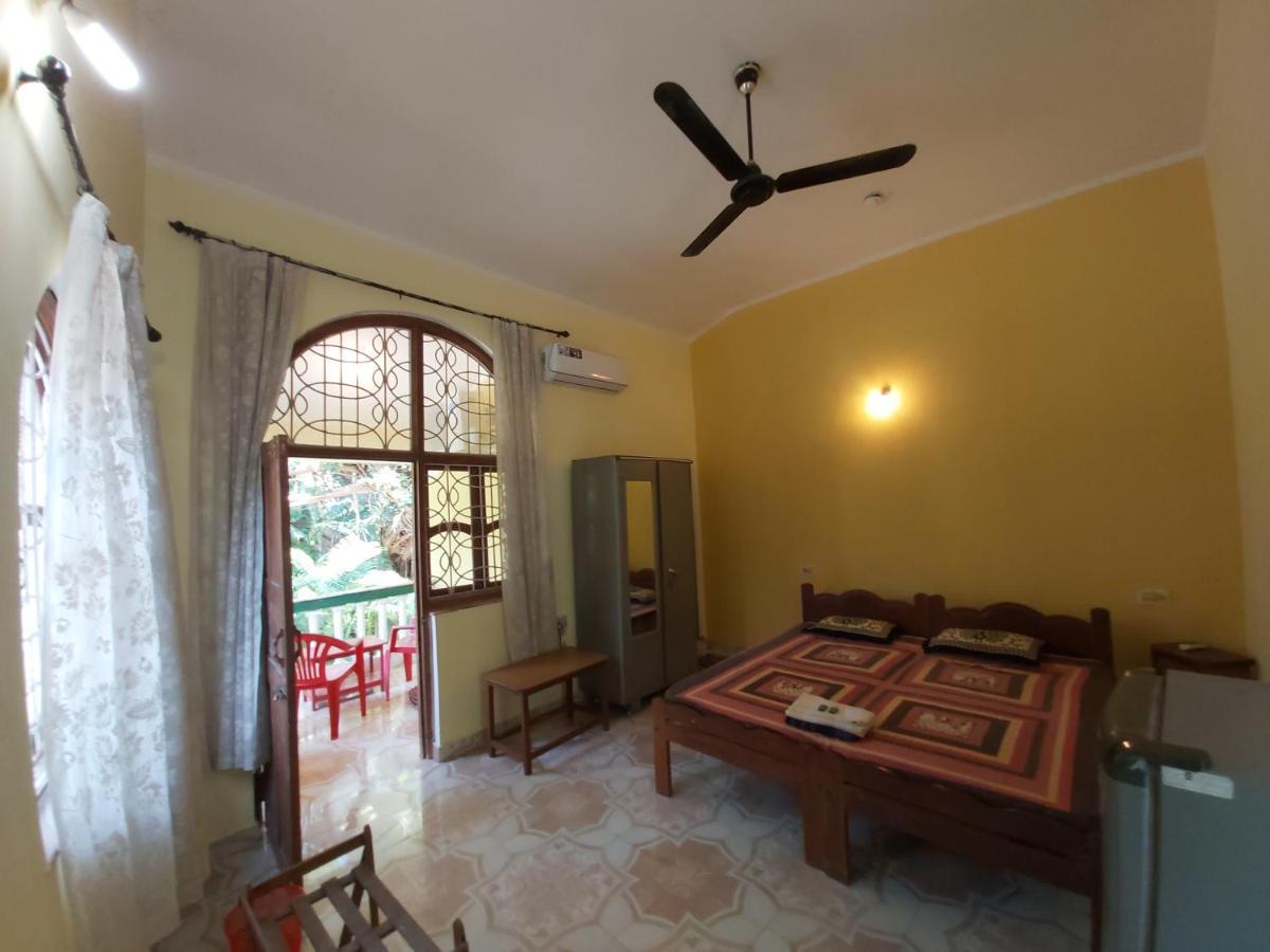 Joaquina'S Guest House Calangute Bagian luar foto