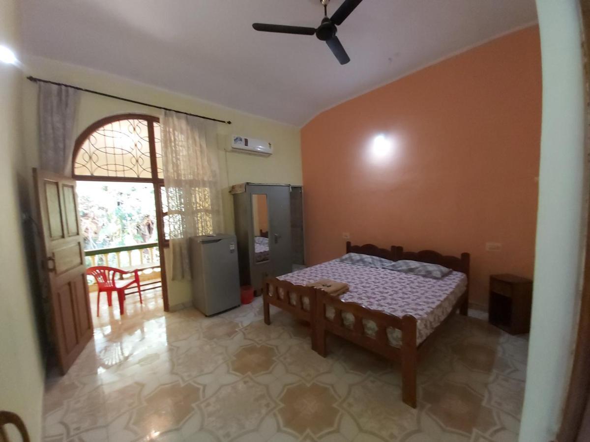 Joaquina'S Guest House Calangute Bagian luar foto