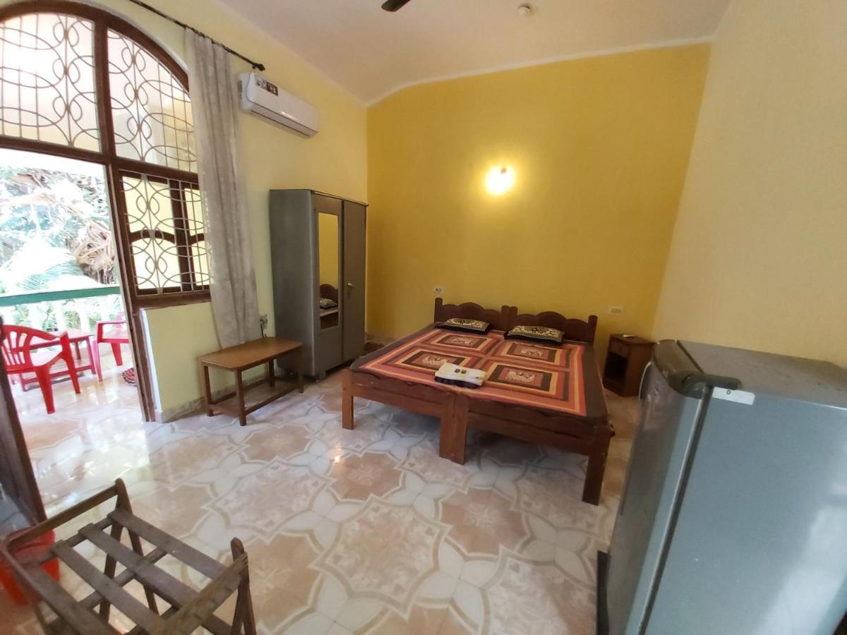 Joaquina'S Guest House Calangute Bagian luar foto