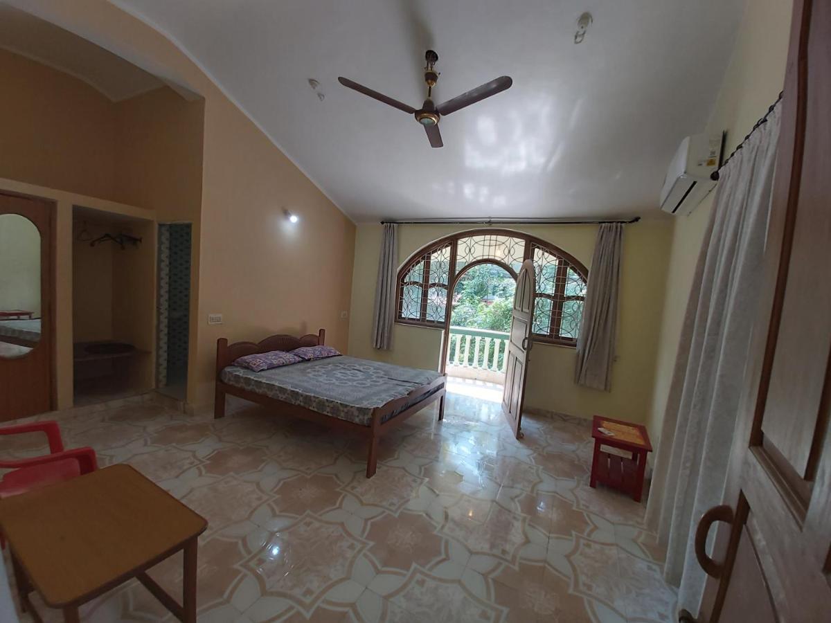 Joaquina'S Guest House Calangute Bagian luar foto